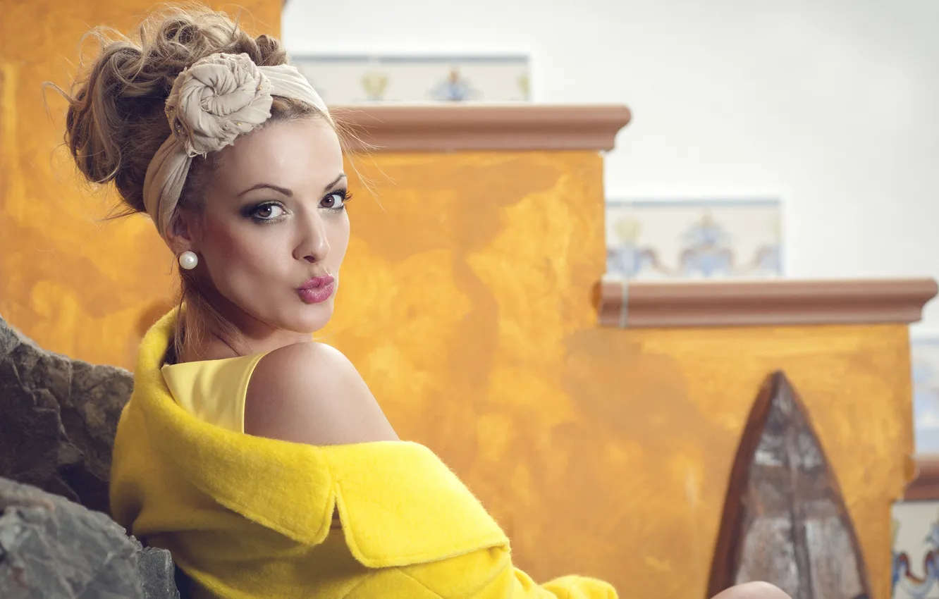 Photo wallpaper model, kiss, Shary Martin