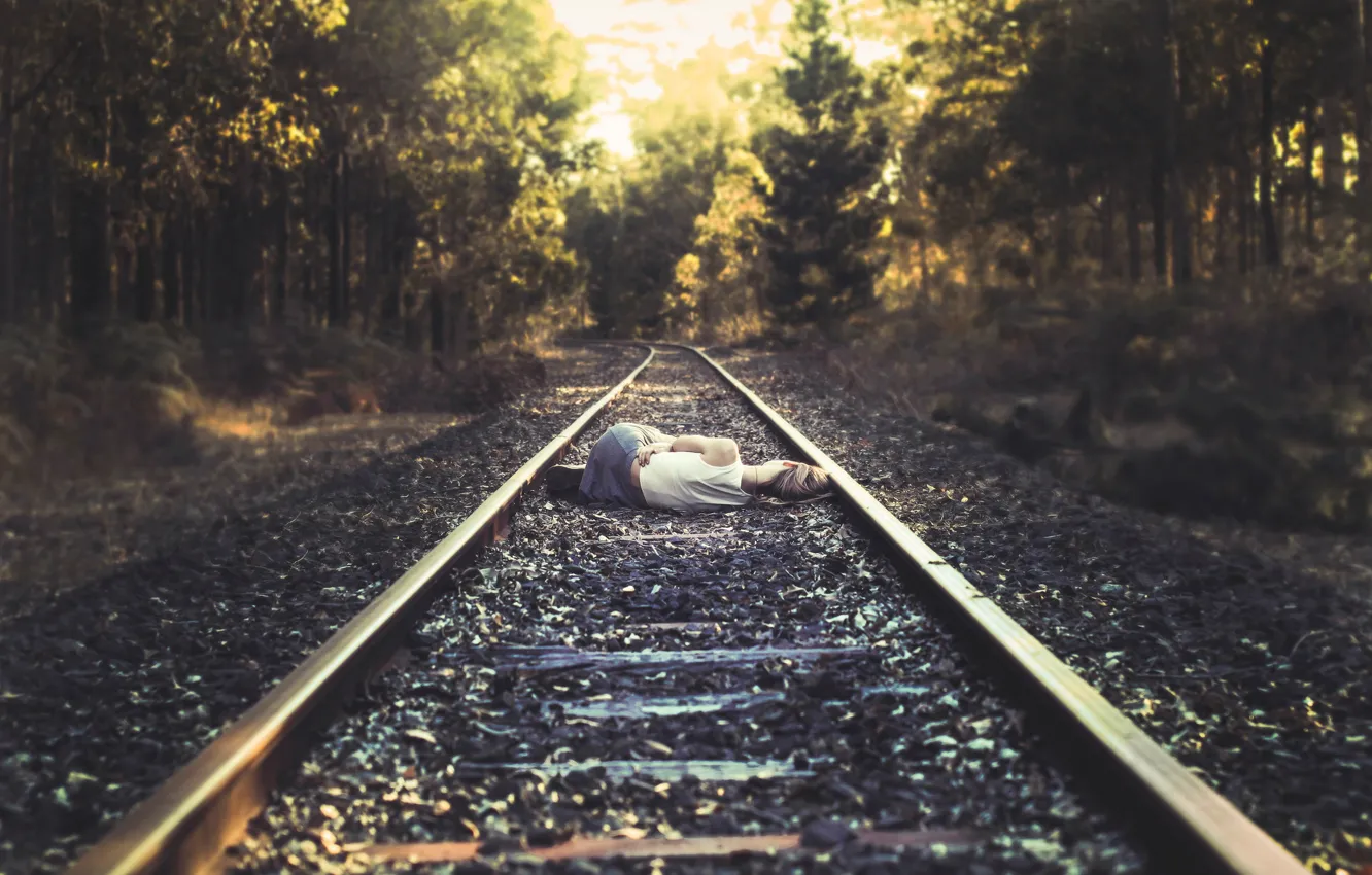 Photo wallpaper girl, rails, sleepers, belated?, where's the train