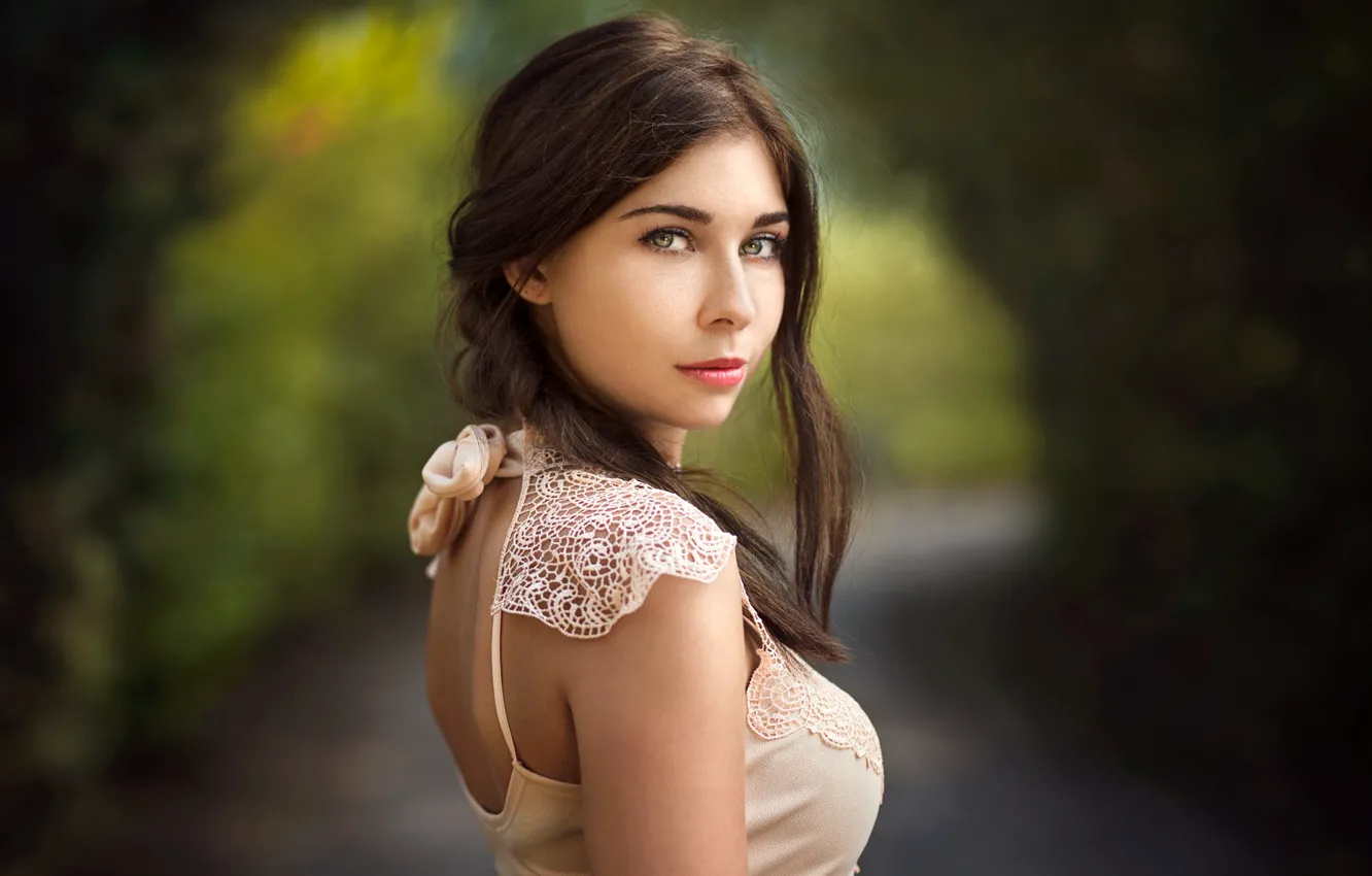 Photo wallpaper chest, sponge, the beauty, curls, Celine, Lods Franck