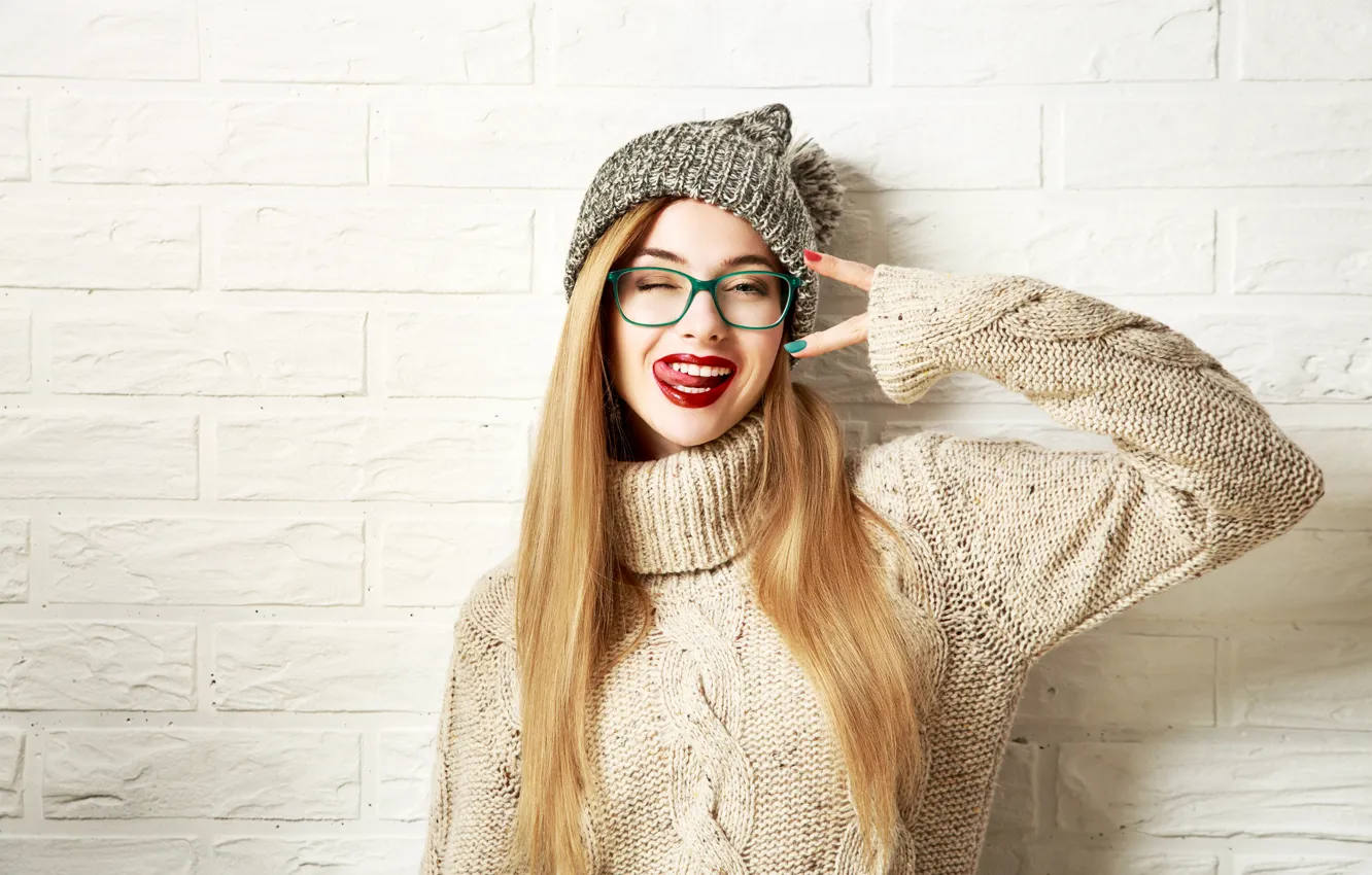 Photo wallpaper girl, wall, hat, brick, makeup, glasses, hairstyle, blonde
