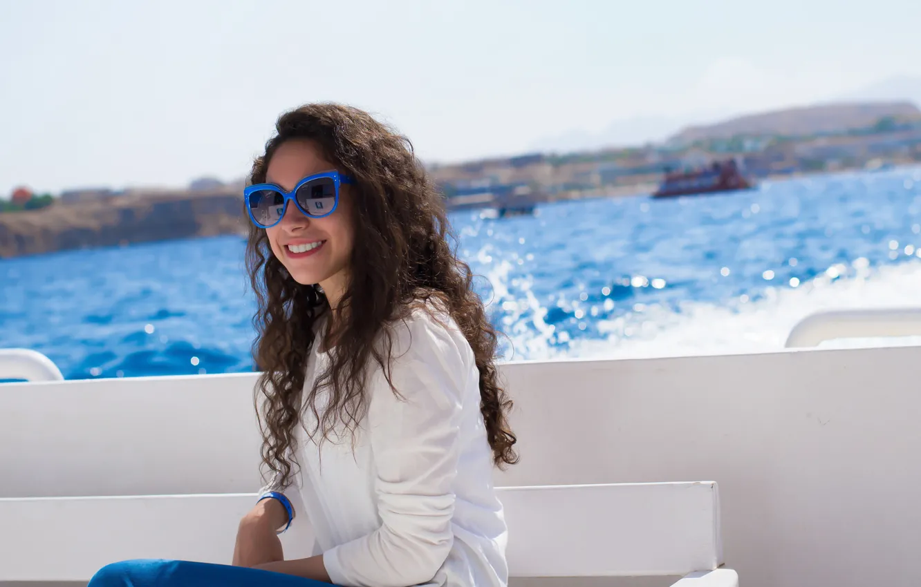 Photo wallpaper girl, smile, glasses, curls