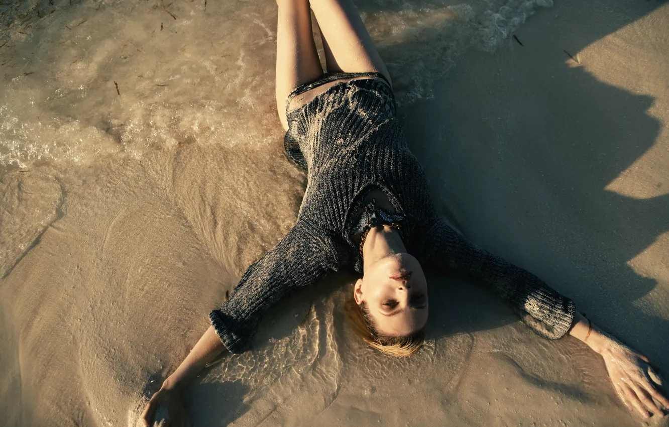 Photo wallpaper sand, water, girl, model