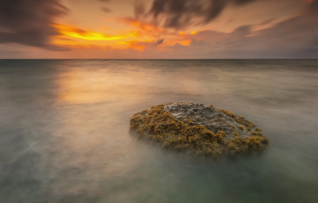 Photo wallpaper sea, clouds, stones, horizon, in the morning