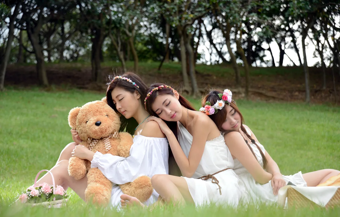 Photo wallpaper girls, mood, bear, Asian girls