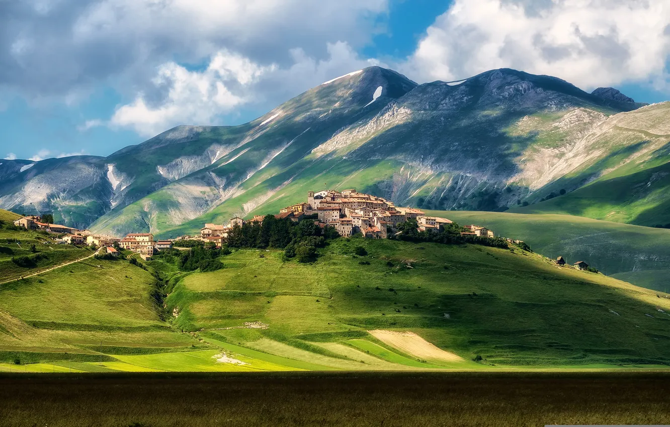 Photo wallpaper grass, mountain, italy, castle, town, castelluccio