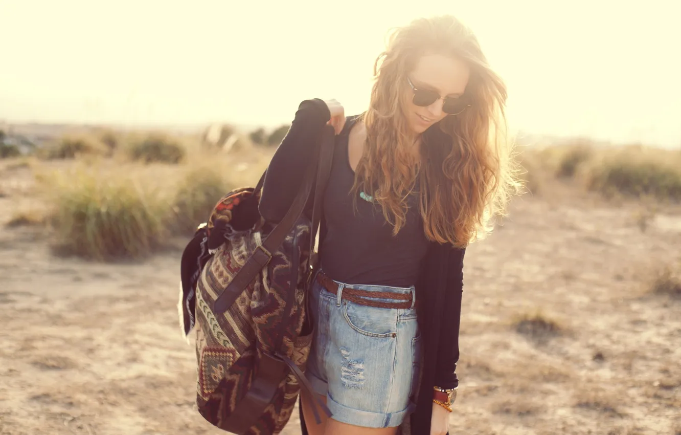 Photo wallpaper girl, shorts, glasses, bag