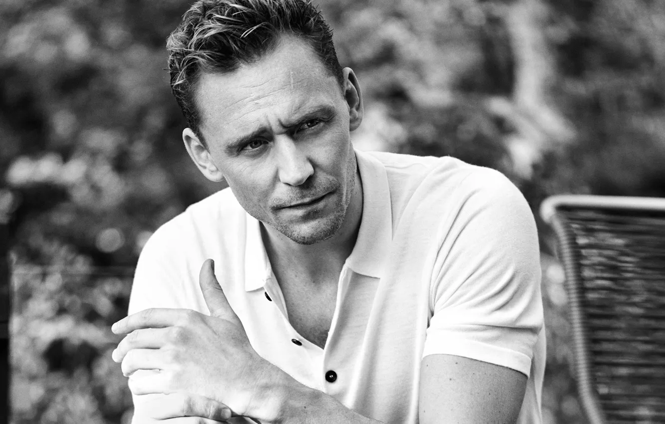 Photo wallpaper photo, portrait, t-shirt, actor, black and white, bokeh, Tom Hiddleston, Tom Hiddleston
