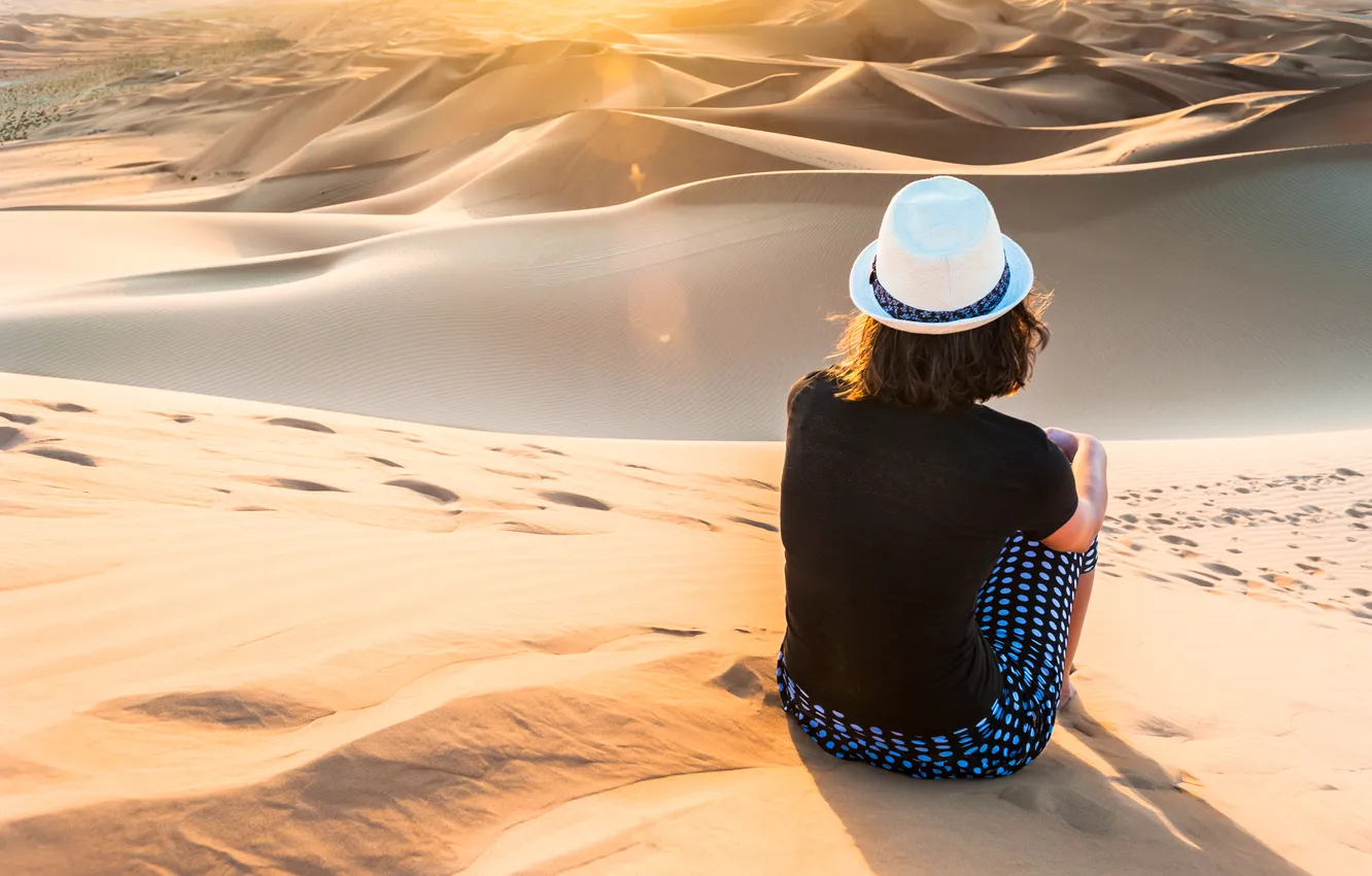 Photo wallpaper sand, girl, hat