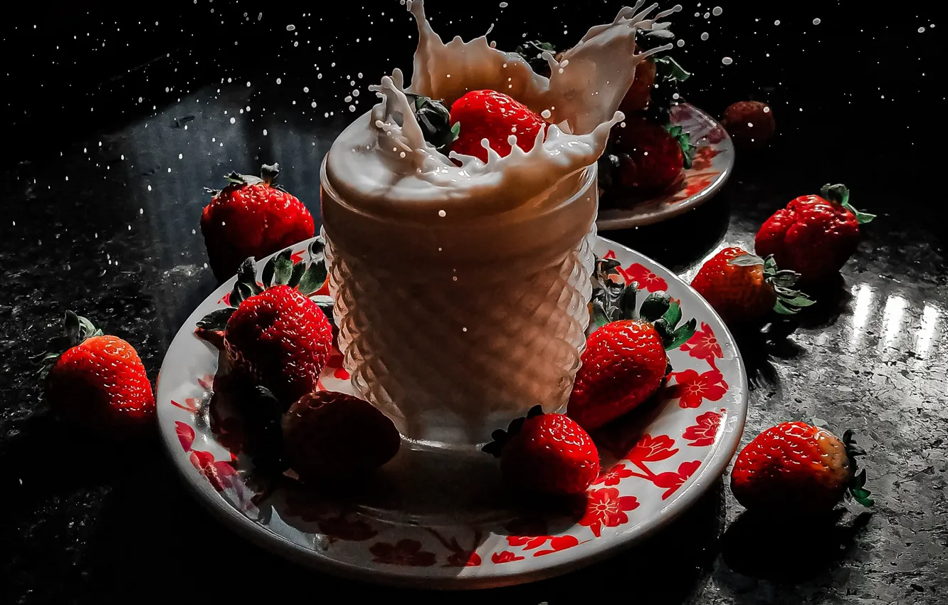Photo wallpaper light, squirt, glass, berries, table, splash, milk, cream