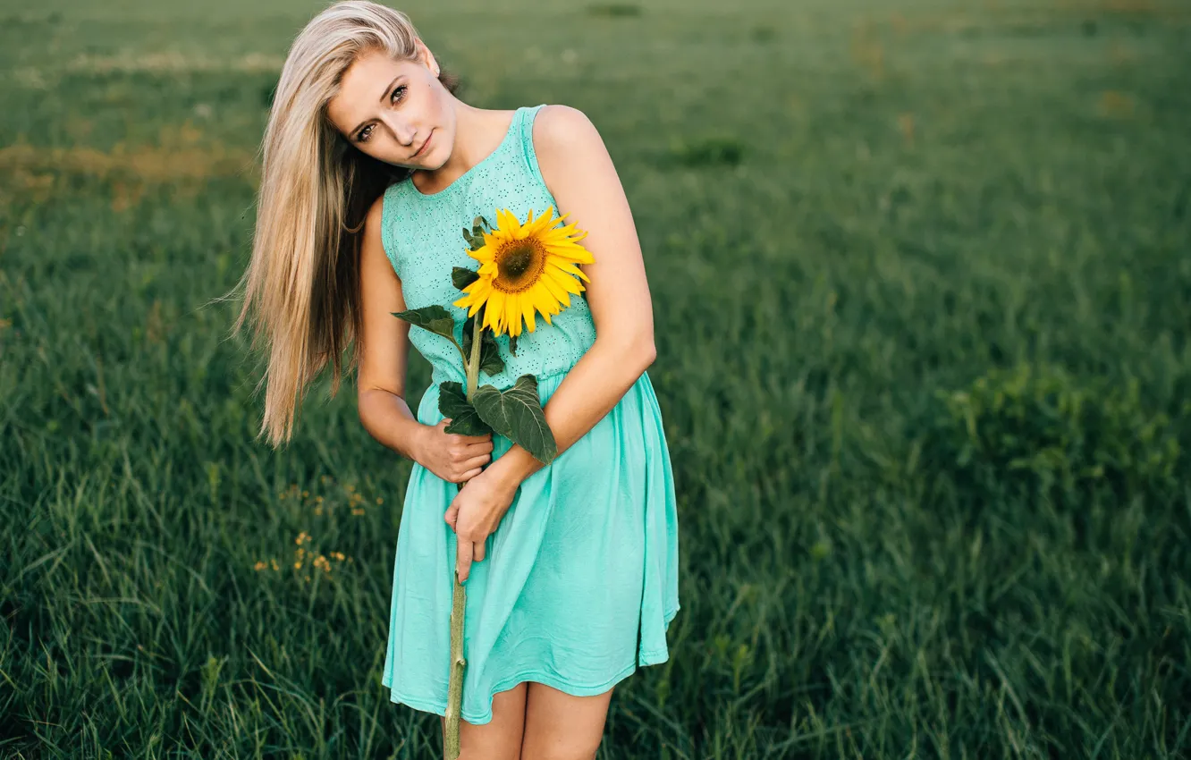 Photo wallpaper girl, sunflowers, Lara Mann