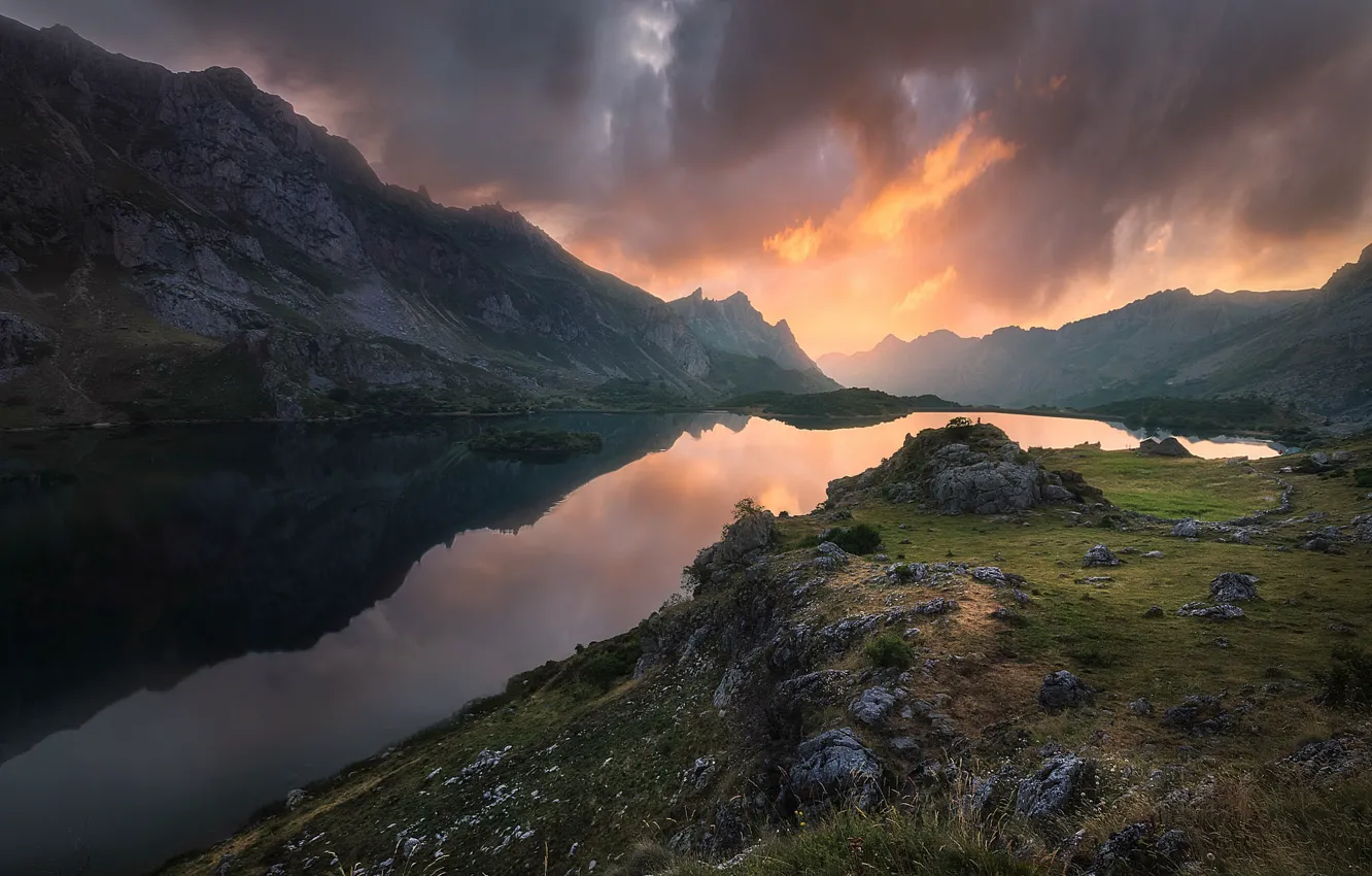 Photo wallpaper mountains, lake, Spain, Spain, Asturias, Valle de Lago
