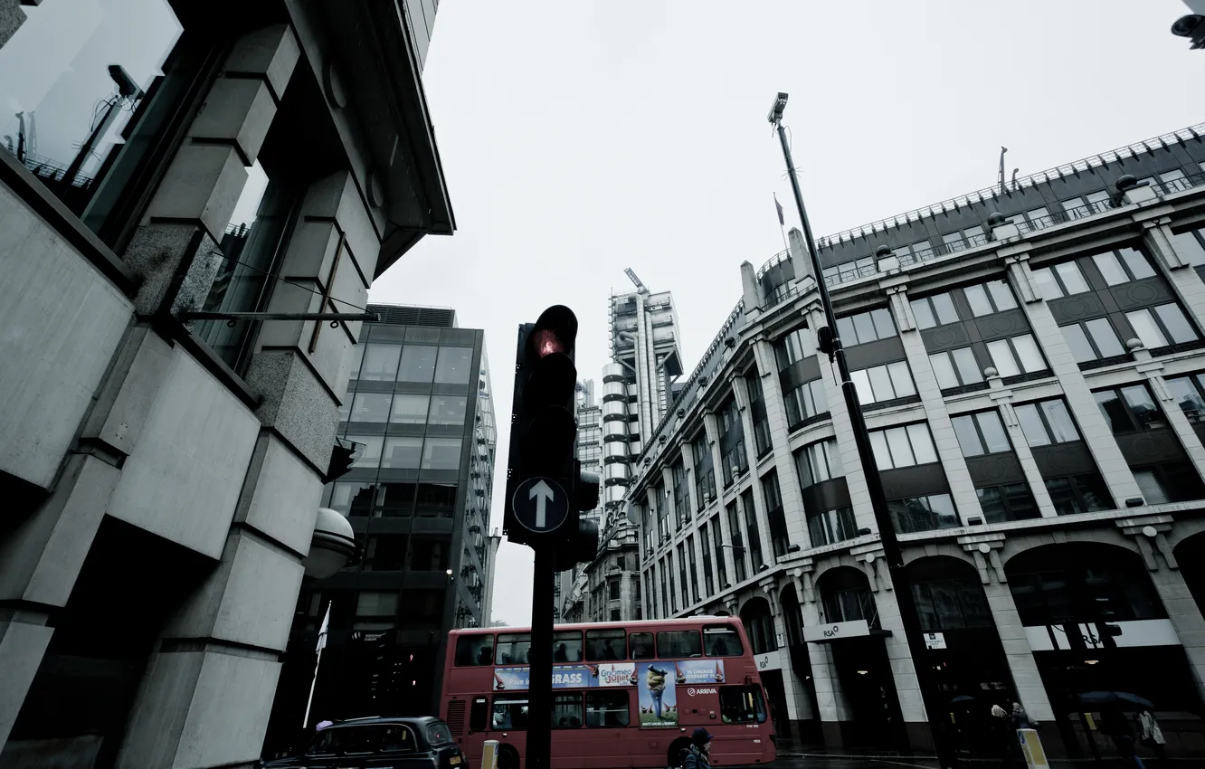 Photo wallpaper London, traffic light, taxi, bus, crossroads