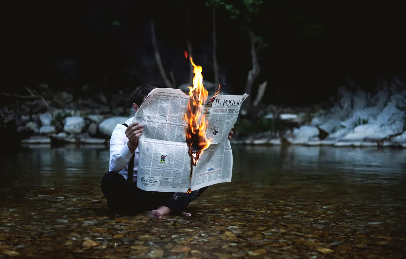 Photo wallpaper fire, flame, newspaper, guy