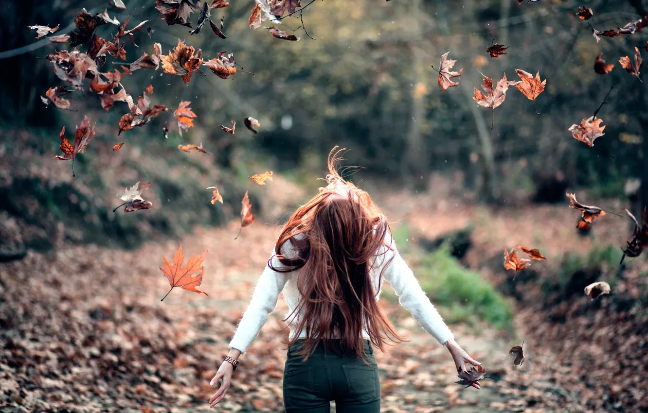 Photo wallpaper autumn, leaves, girl, freedom