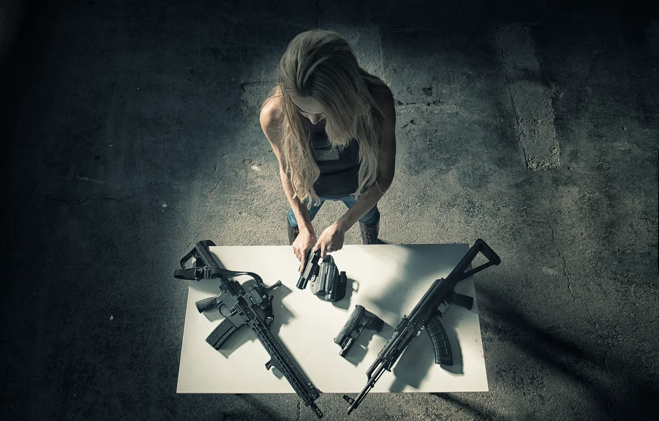 Photo wallpaper girl, weapons, table, guns, the room, machines