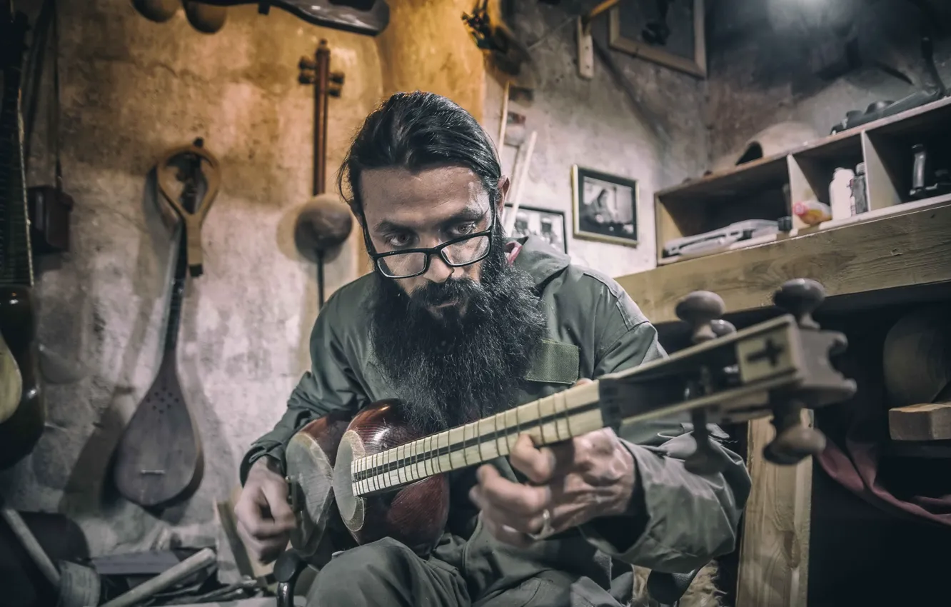 Photo wallpaper Iran, Kerman, Young Luthier