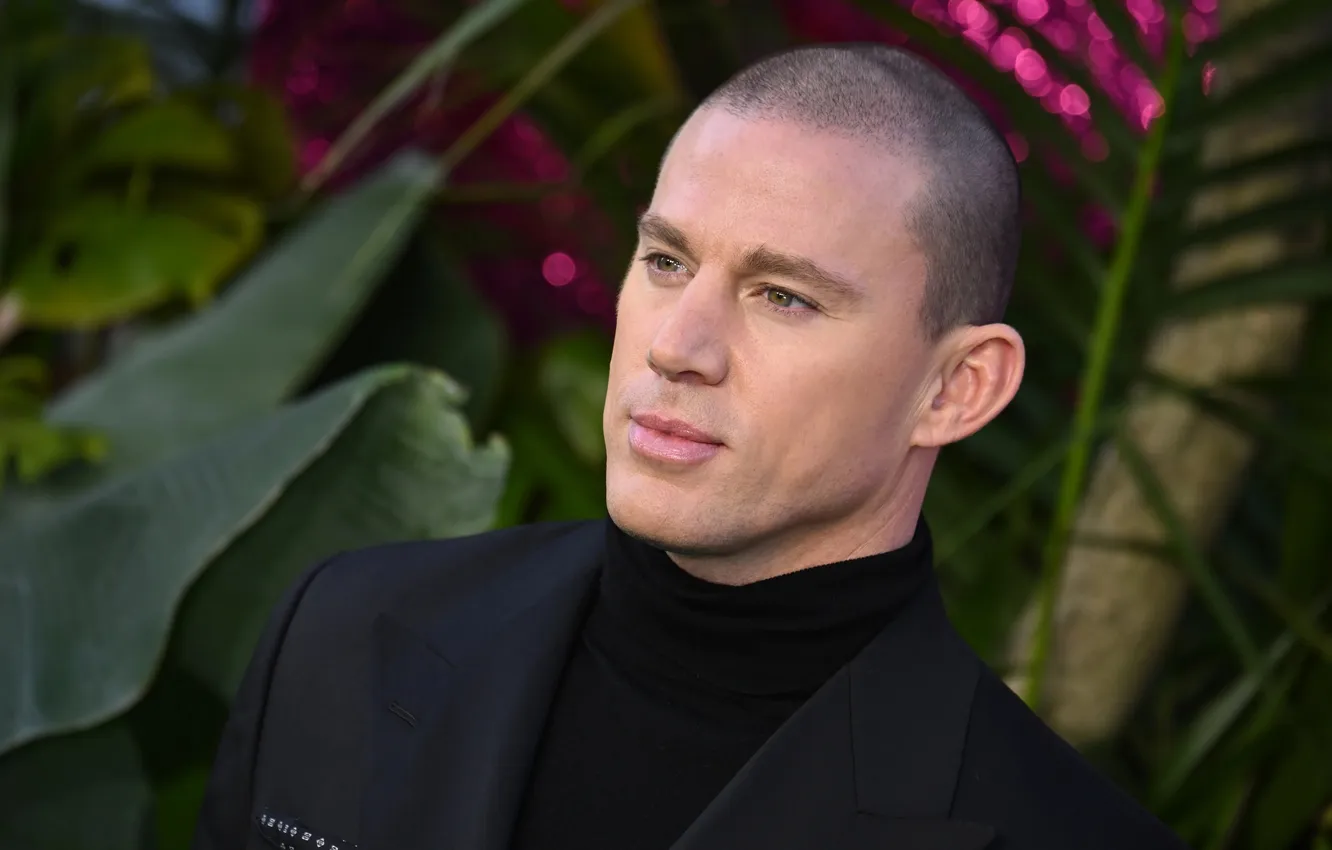 Photo wallpaper look, pose, plant, actor, Channing Tatum, Channing Tatum