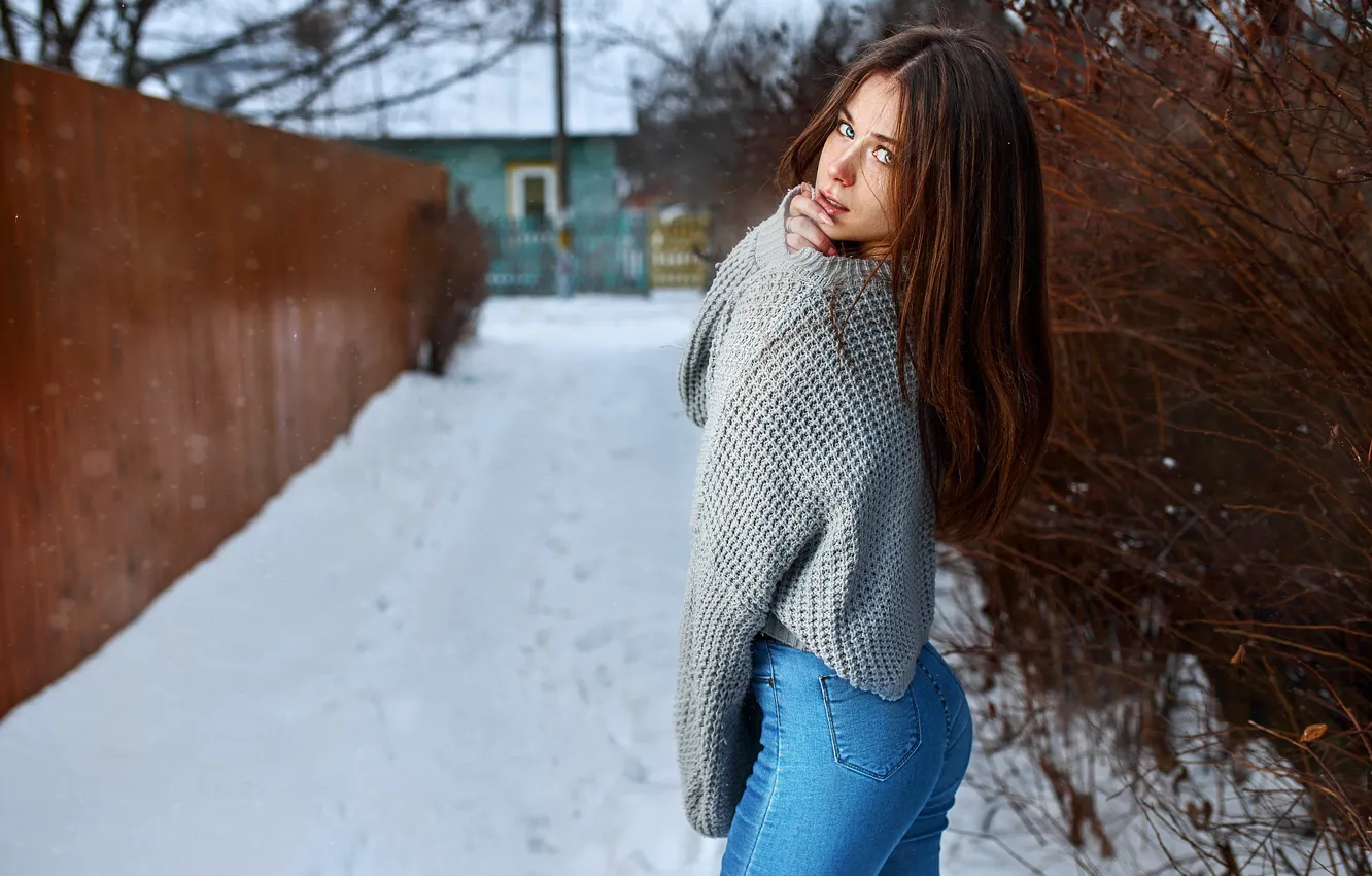 Photo wallpaper winter, look, snow, pose, model, the fence, portrait, jeans