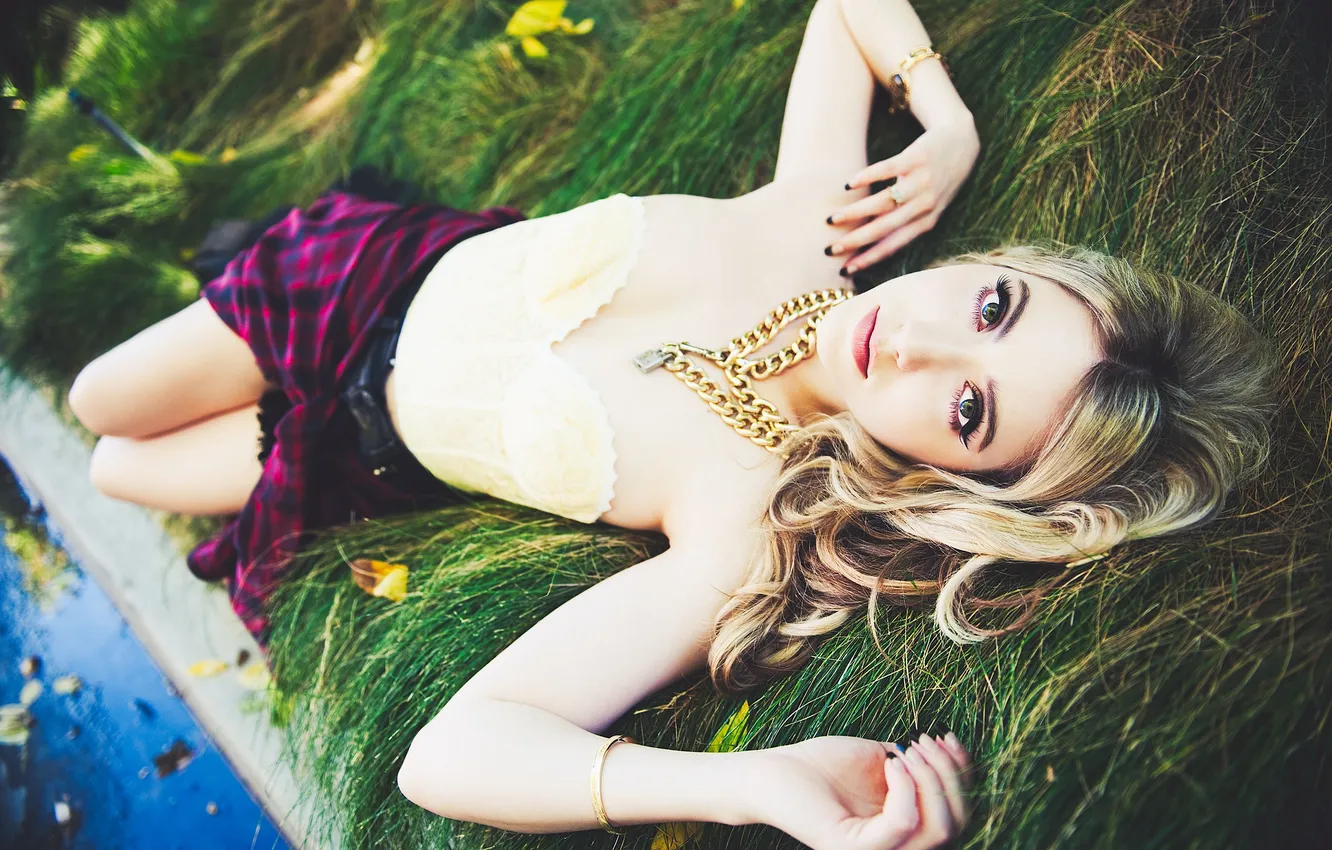 Photo wallpaper look, girl, blonde, chain, chain