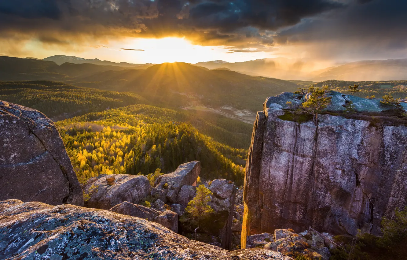 Photo wallpaper the sun, rays, light, stones, rocks, valley
