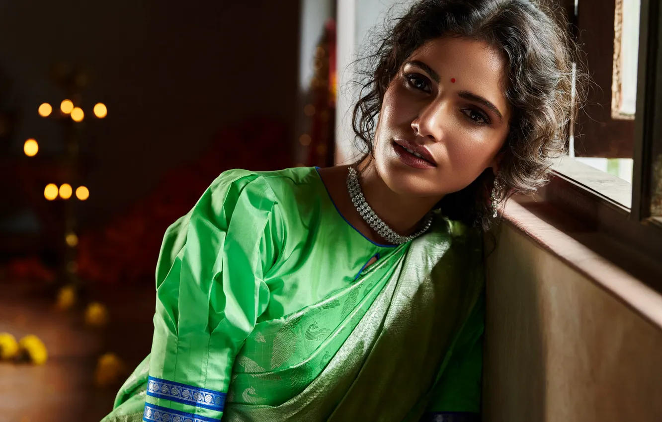 Photo wallpaper beauty, actress, bollywood, make up, saree, traditional saree, Vartika singh