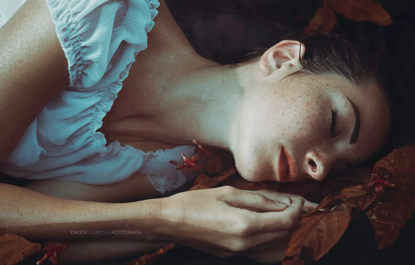 Photo wallpaper leaves, girl, face, pose, model, portrait, wet, hands