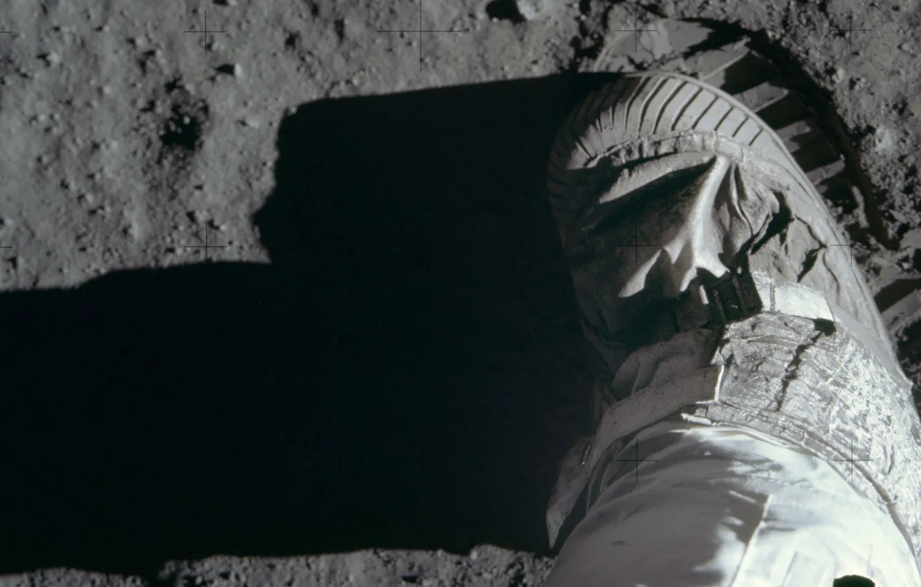 Photo wallpaper The moon, USA, imprint, astronaut, shoes, Buzz Aldrin, lunar soil, Apollo 11