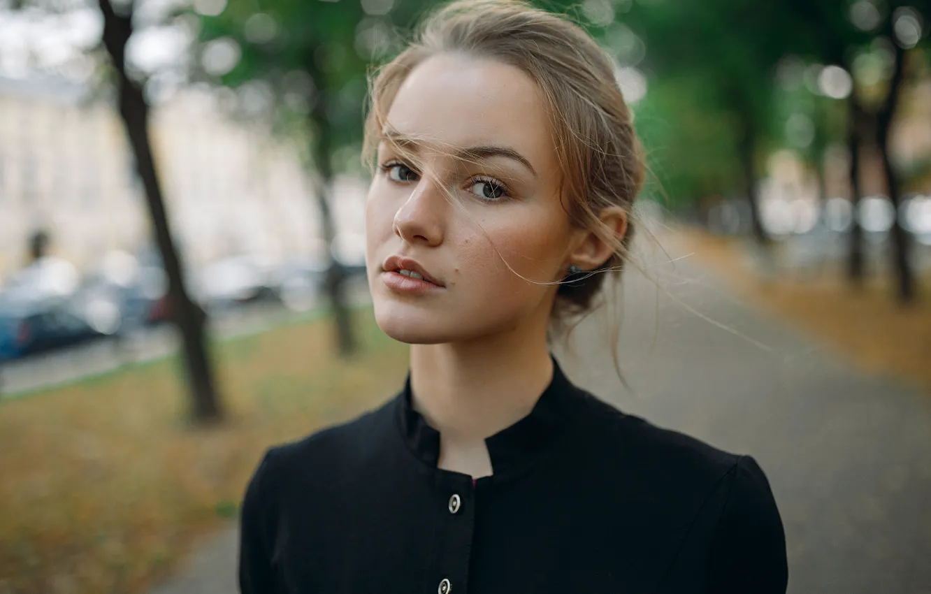 Photo wallpaper look, girl, light, trees, face, the city, sweetheart, street