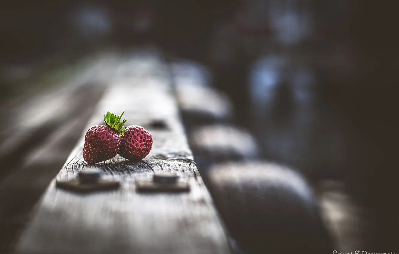 Photo wallpaper macro, Board, strawberry, bokeh