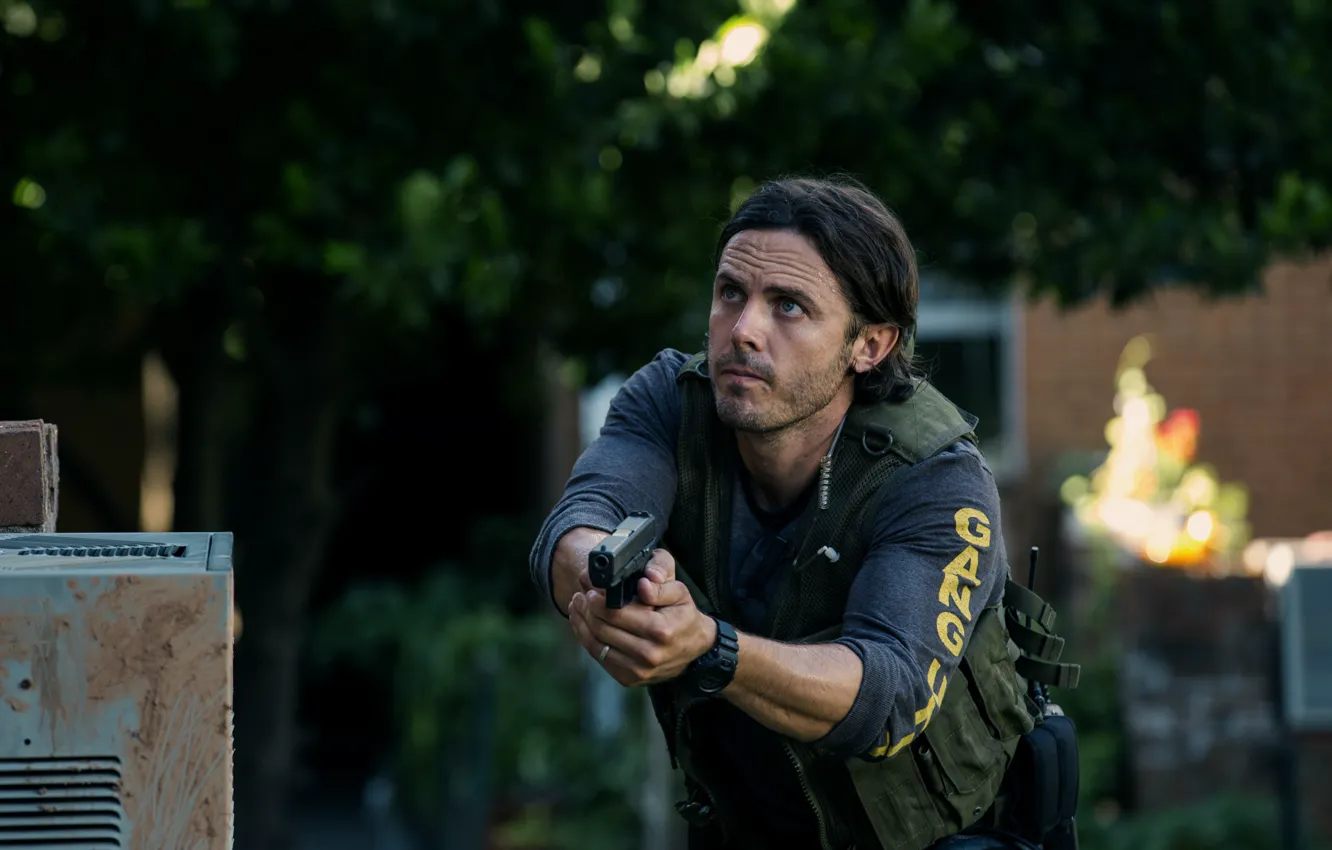 Photo wallpaper gun, weapons, frame, Thriller, crime, equipment, police, Casey Affleck