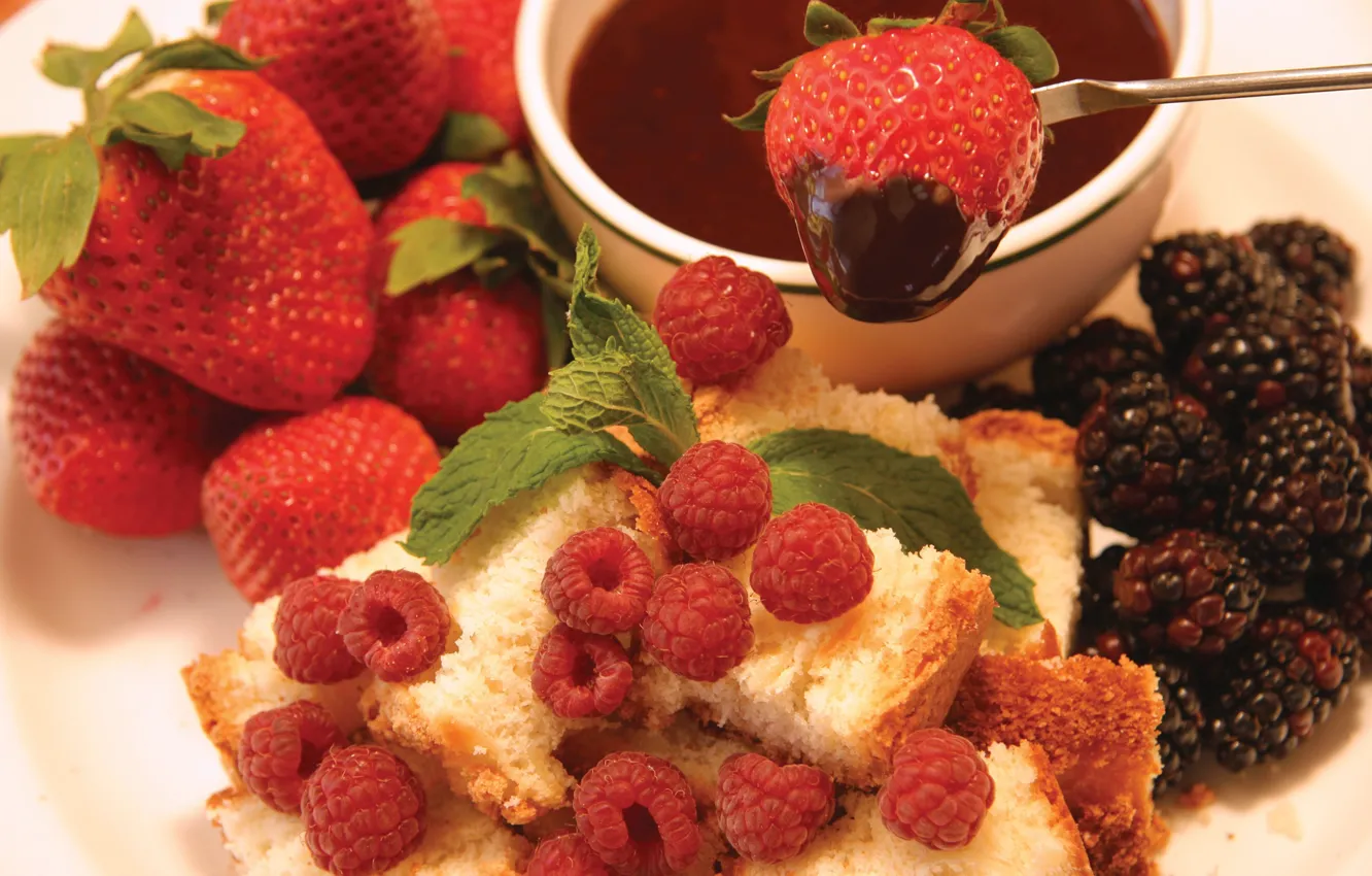 Photo wallpaper raspberry, chocolate, strawberry, mint, biscuit