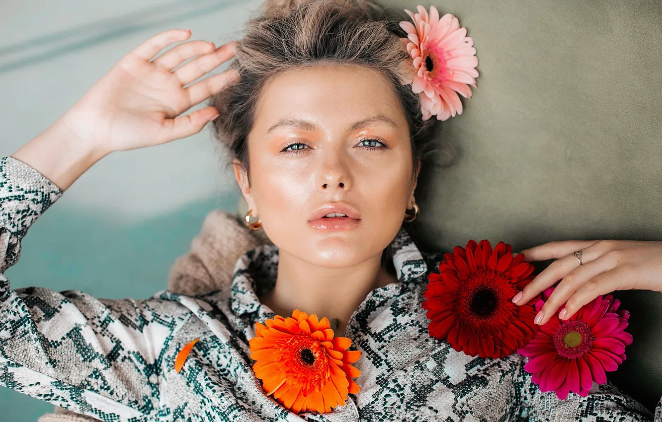 Photo wallpaper look, girl, flowers, face, mood, portrait, hands, gerbera