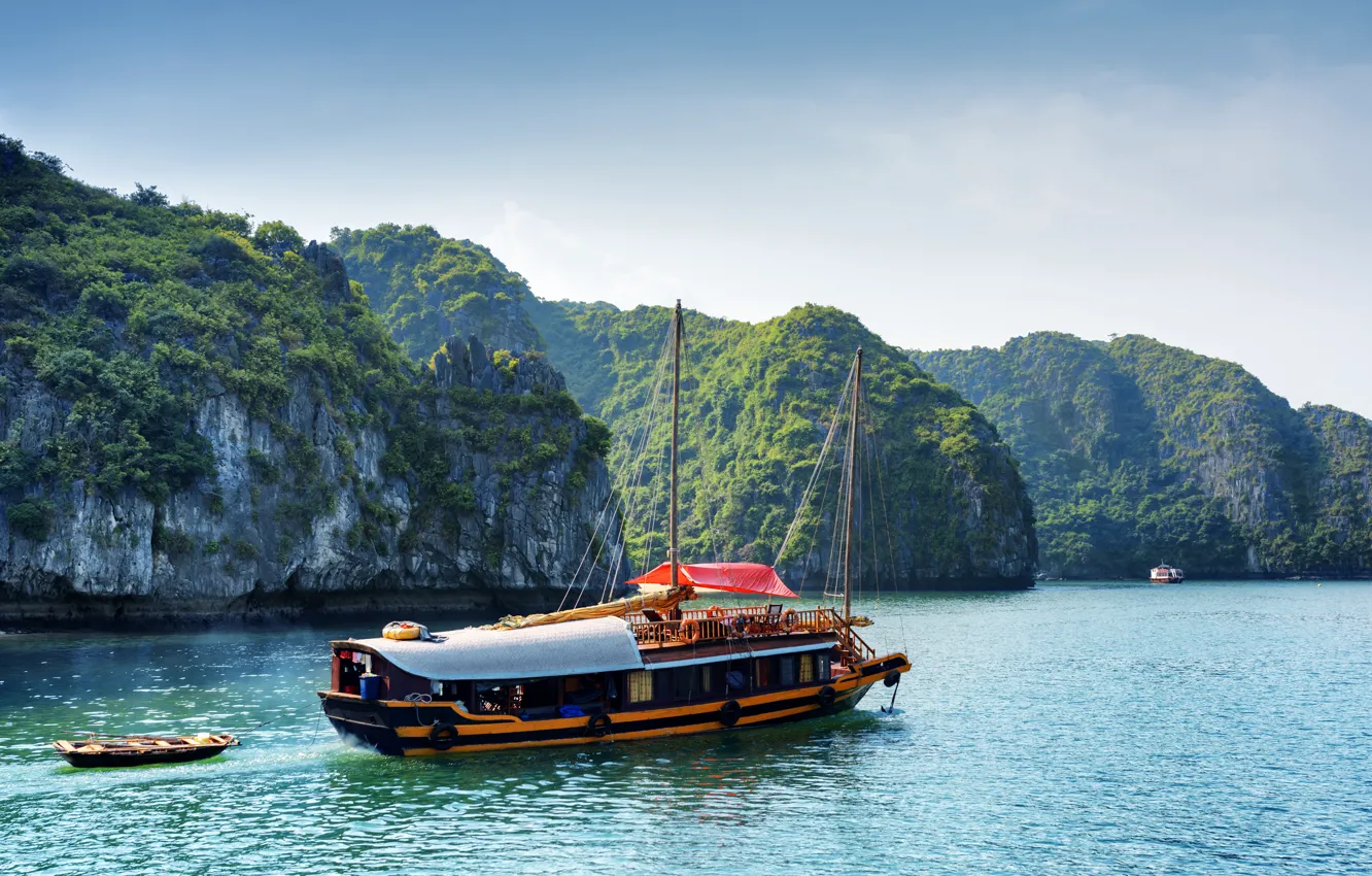 Photo wallpaper greens, rocks, boat, Bay, yacht, boat, Bay, Vietnam