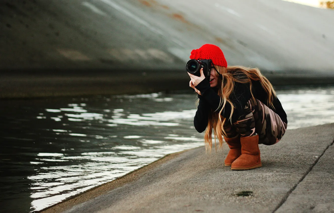 Photo wallpaper red, the camera, channel, lens, shooting, river, cap, BLONDINKA