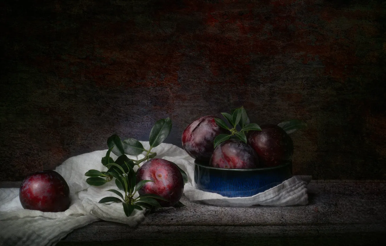 Photo wallpaper leaves, the dark background, table, treatment, towel, texture, bowl, fruit