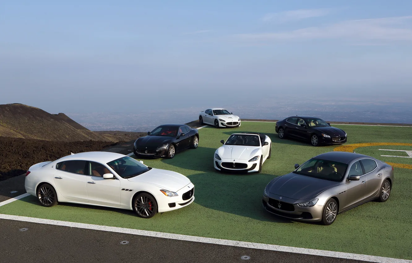 Photo wallpaper mountains, Maserati, Playground