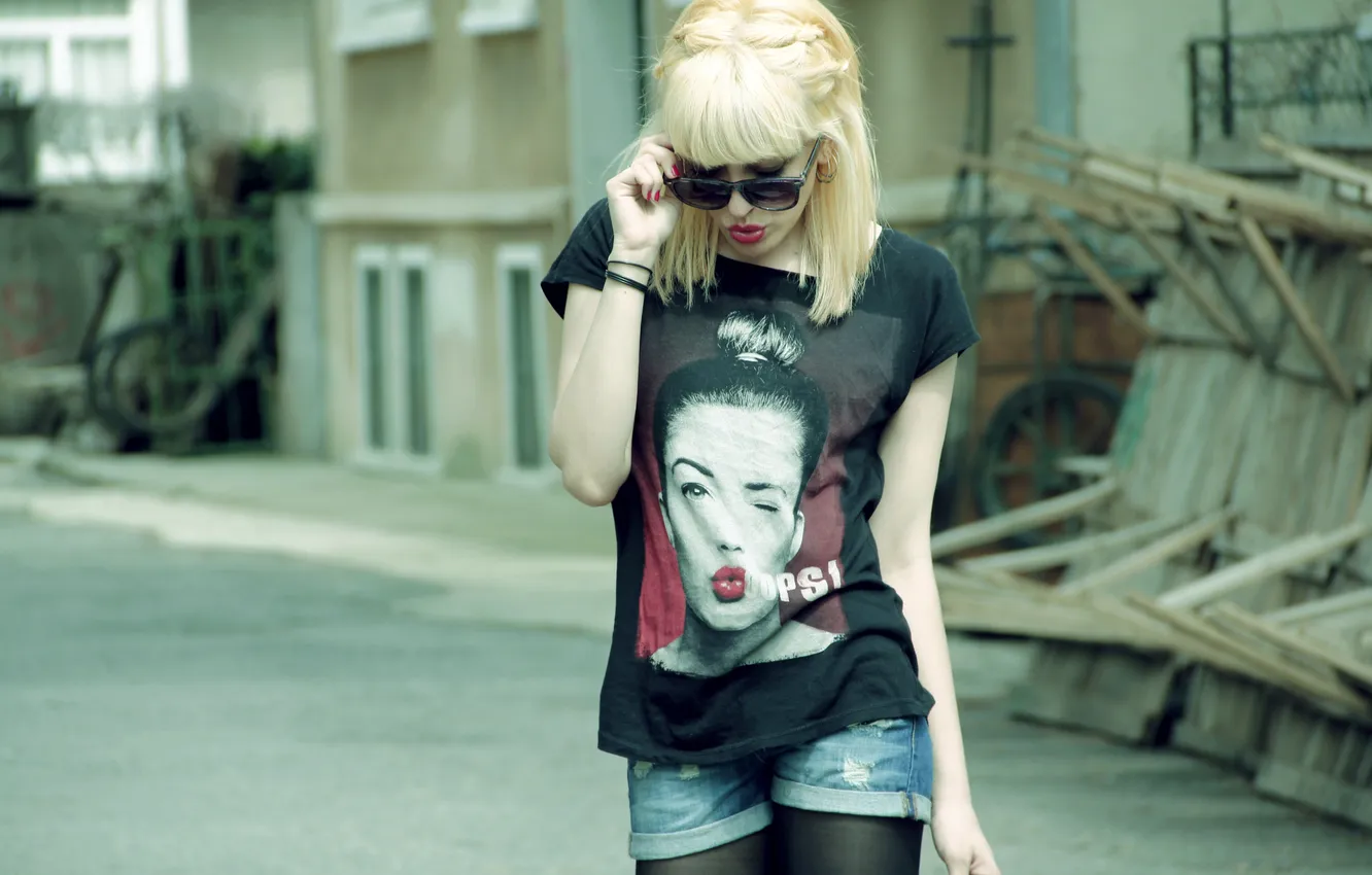 Photo wallpaper girl, street, glasses, t-shirt, Ozge Aslan