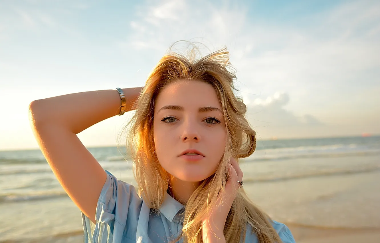 Photo wallpaper sea, look, the sun, face, hair, portrait