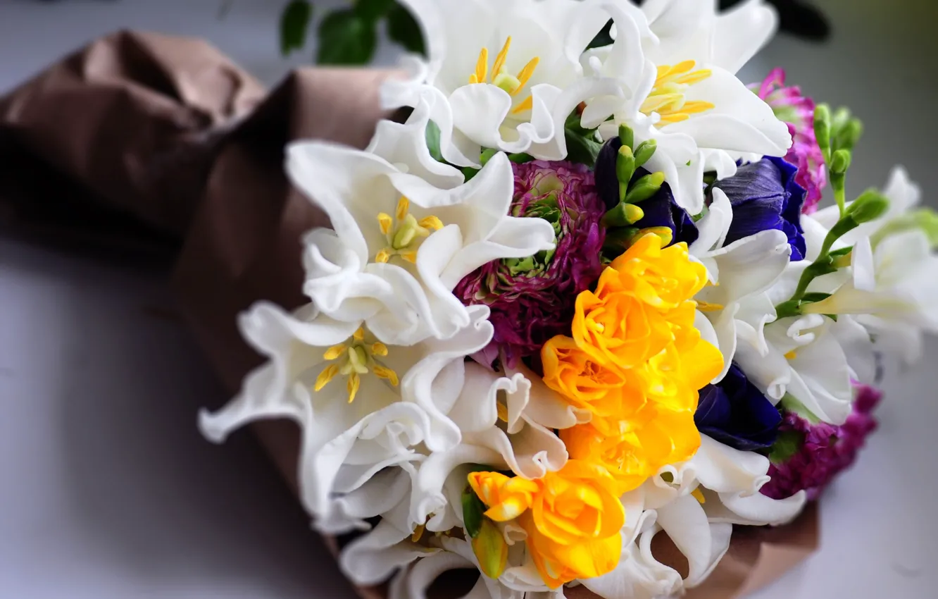 Photo wallpaper flowers, bouquet, yellow, tulips, white