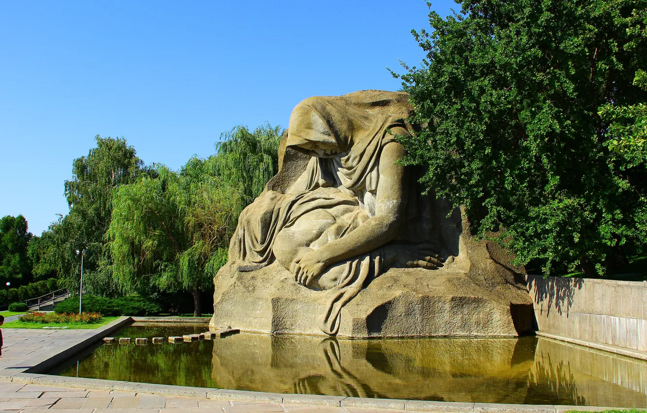 Photo wallpaper Sculpture, Russia, Memory, Stalingrad, Volgograd, Volgograd, Mamayev Kurgan, Grieving Mother
