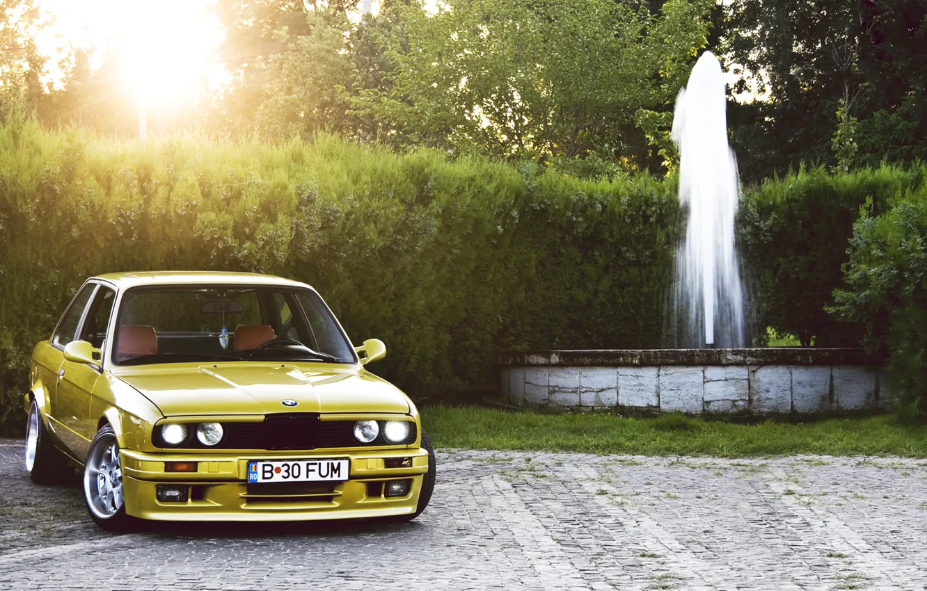 Photo wallpaper yellow, BMW, BMW, fountain, yellow, Coupe, E30, 3 Series