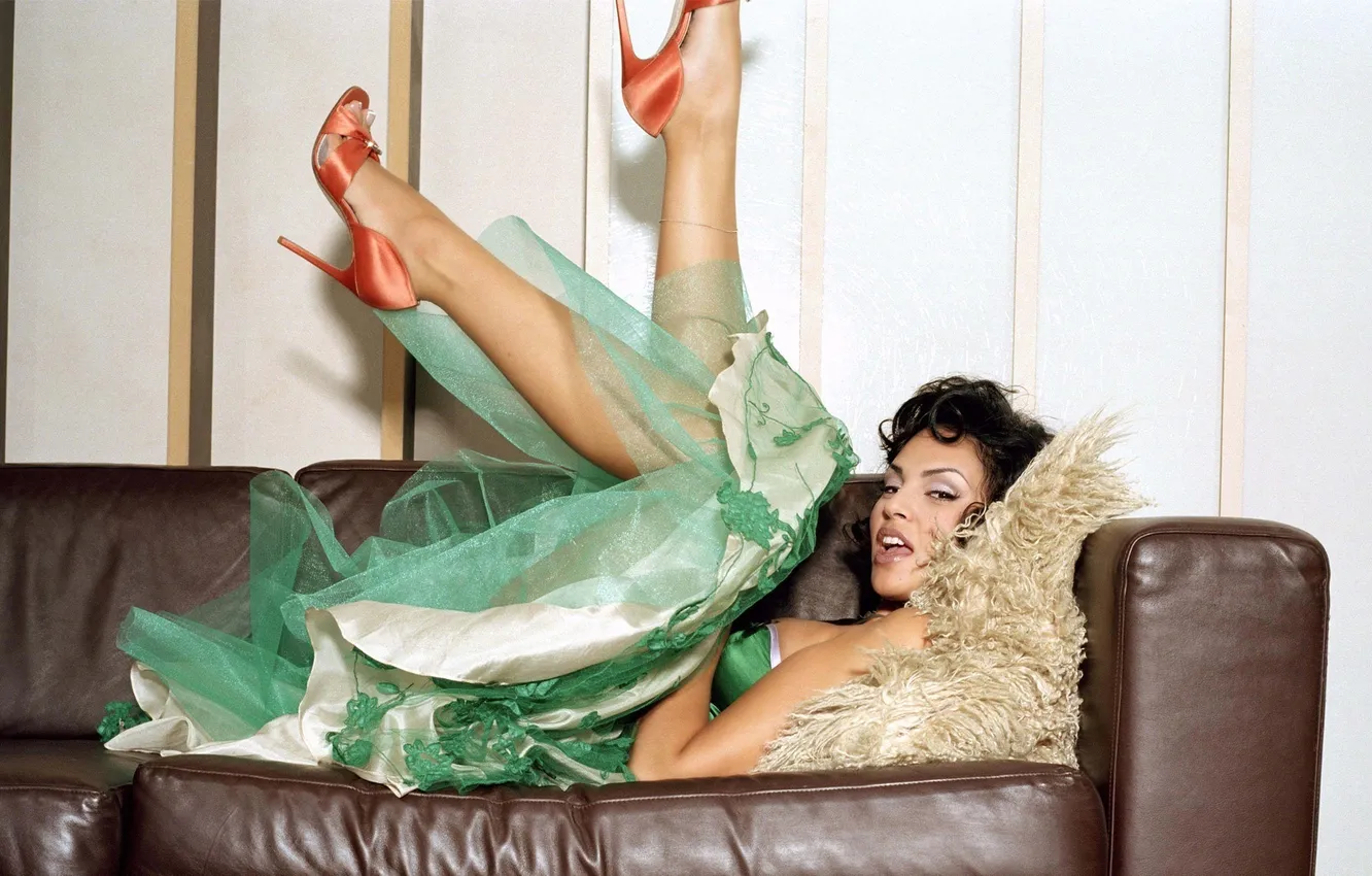 Photo wallpaper feet, dress, brunette, look, Gabrielle RIchens