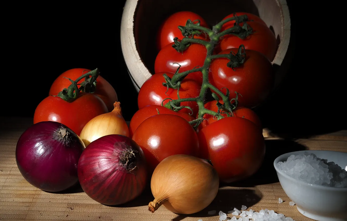 Photo wallpaper bow, black background, tomatoes, salt