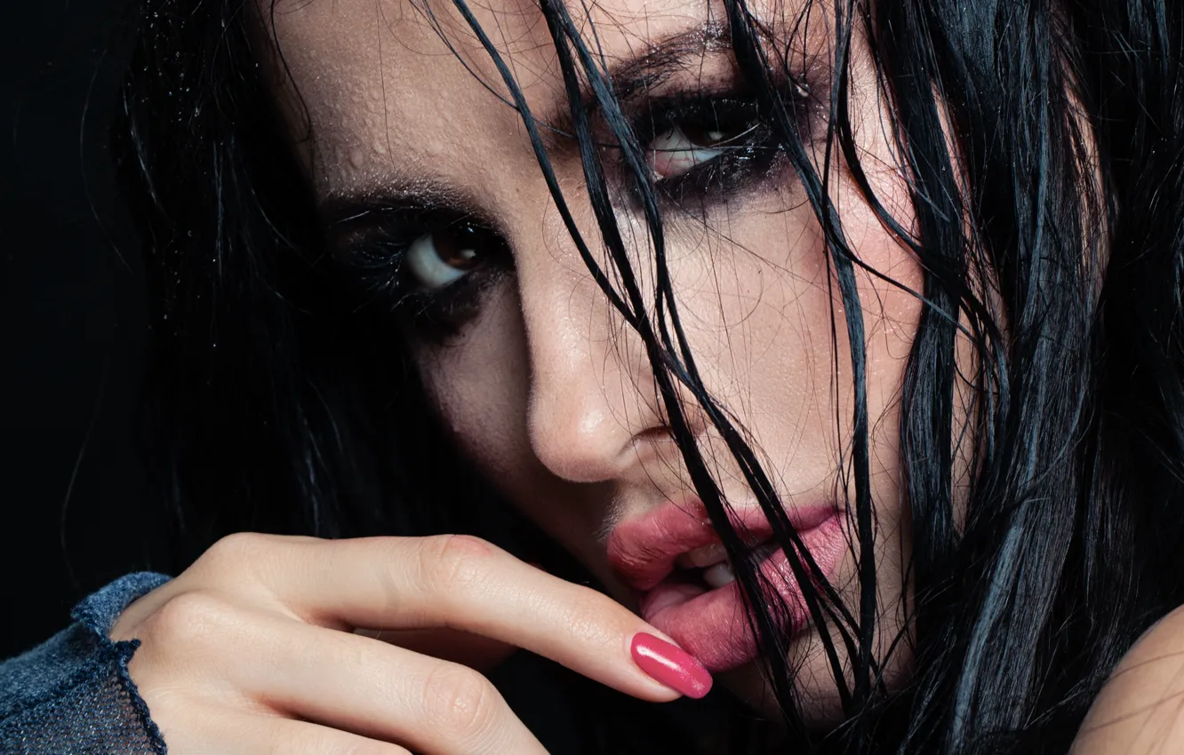 Photo wallpaper brunette, wet hair, lips, seduction