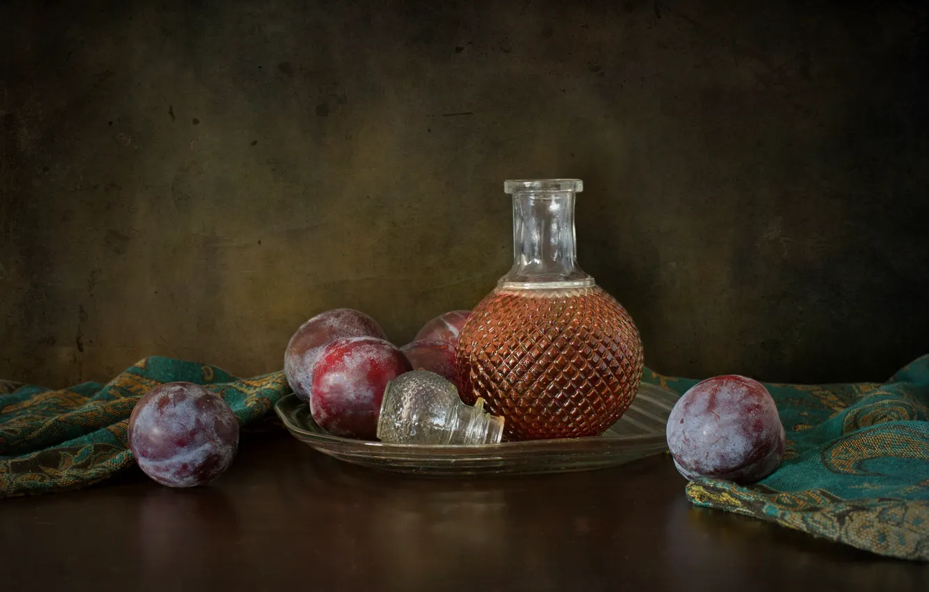 Photo wallpaper bottle, still life, plum