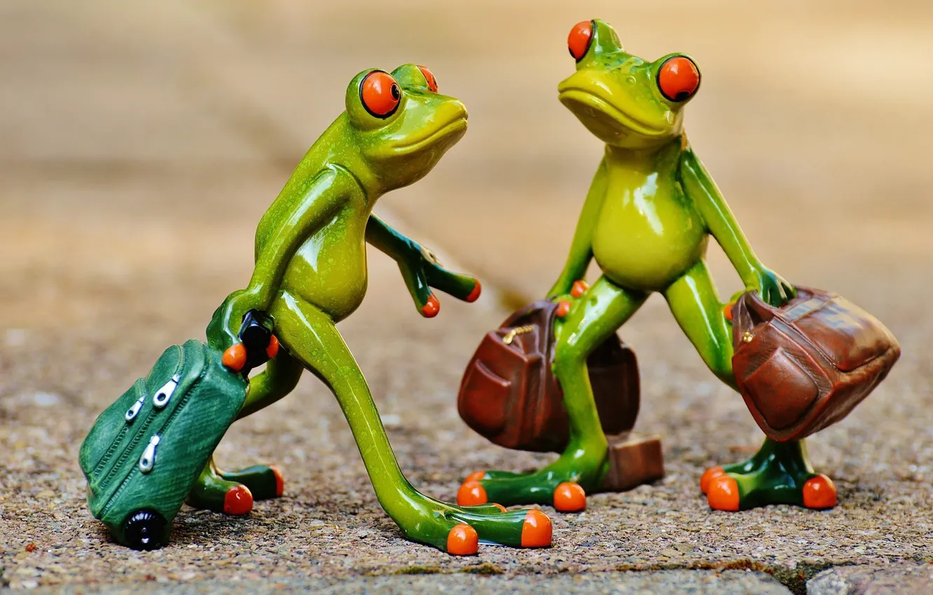 Photo wallpaper toys, frog, frogs, journey, figures, frog, suitcases, tourists