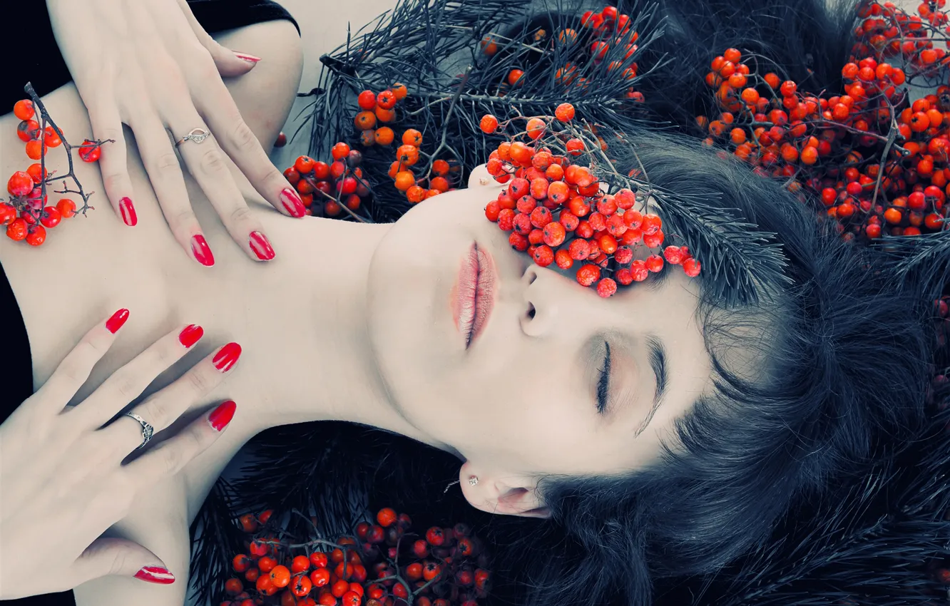 Photo wallpaper face, berries, hands, brunette, needles, neck