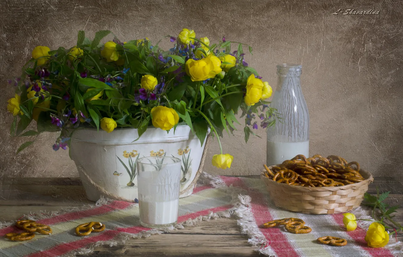 Photo wallpaper glass, bouquet, pretzel, marigold, yogurt
