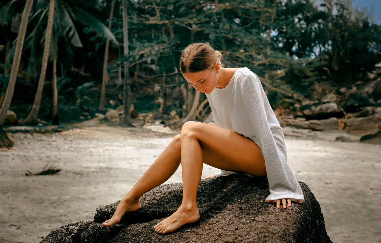Photo wallpaper legs, nature, barefoot, rocks, women, long sleeves, Aleksey Gurylev