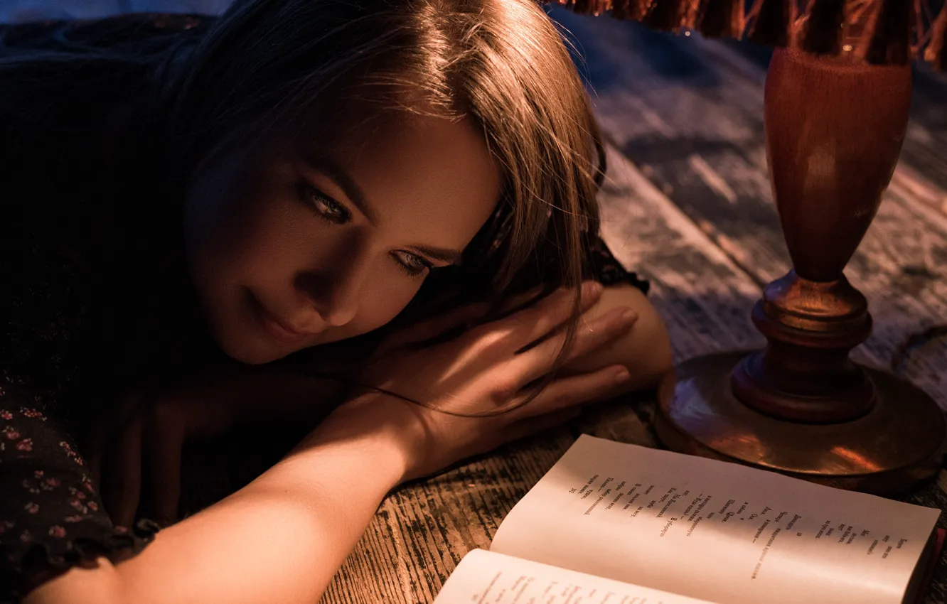 Photo wallpaper pose, model, lamp, portrait, hands, makeup, hairstyle, book